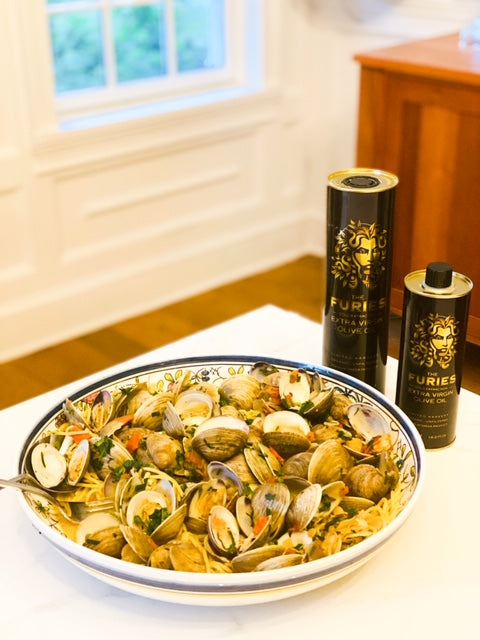 Steamed Little Neck Clams with Fresh Garlic Herb Sauce
